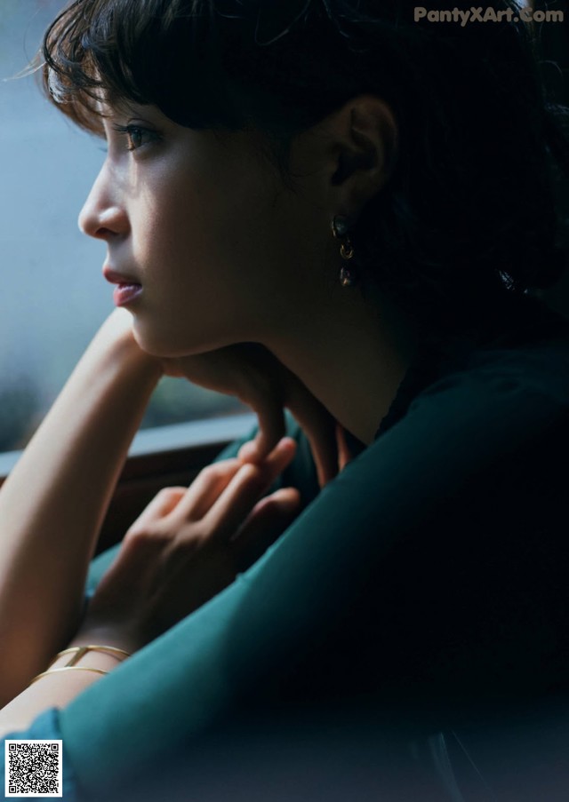 Suzu Hirose 広瀬すず, Shukan Bunshun 2021.05.06 (週刊文春 2021年5月6日号) No.e9ac8e