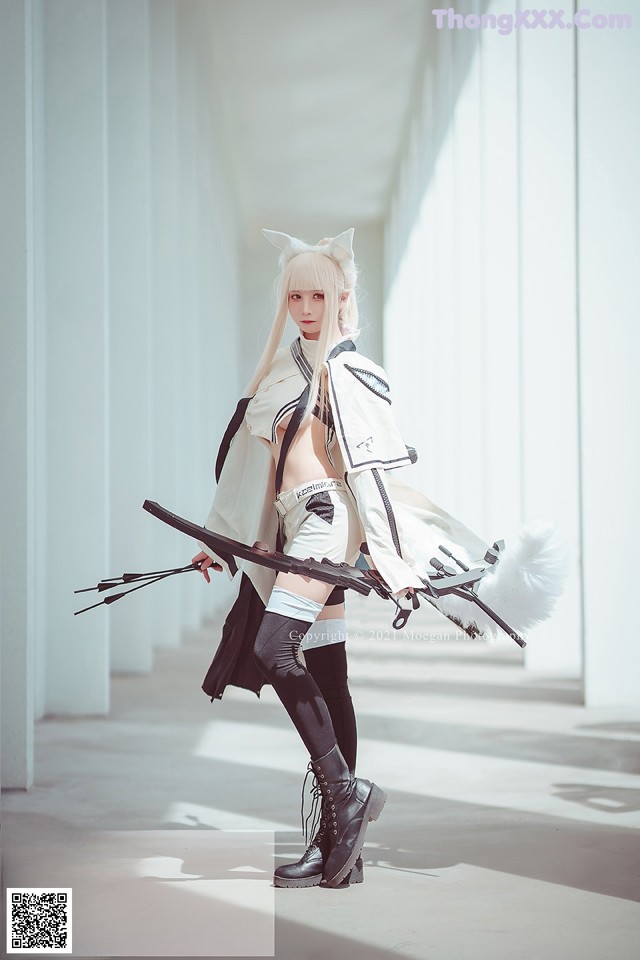 A woman in a white and black outfit holding a sword.