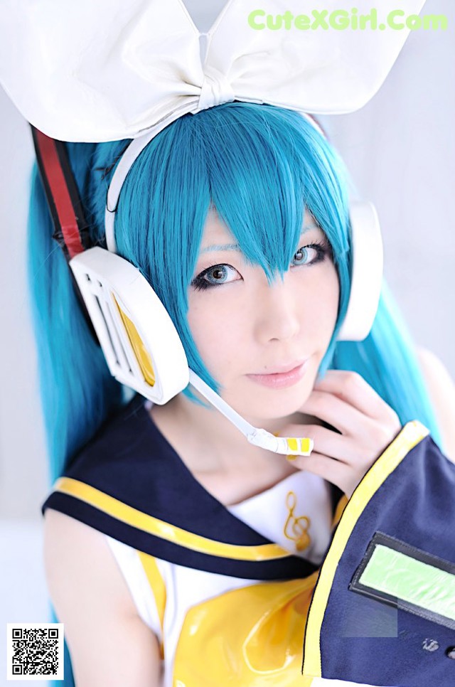 Cosplay Haruka - Tease Poolsexy Video No.431915