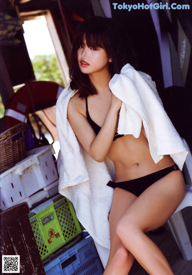 Risa Niigaki - Chateexxx Cross Legged No.33e201